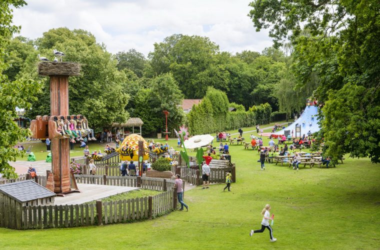 Kinderen in speelpark Oud Valkeveen, Naarden,2020